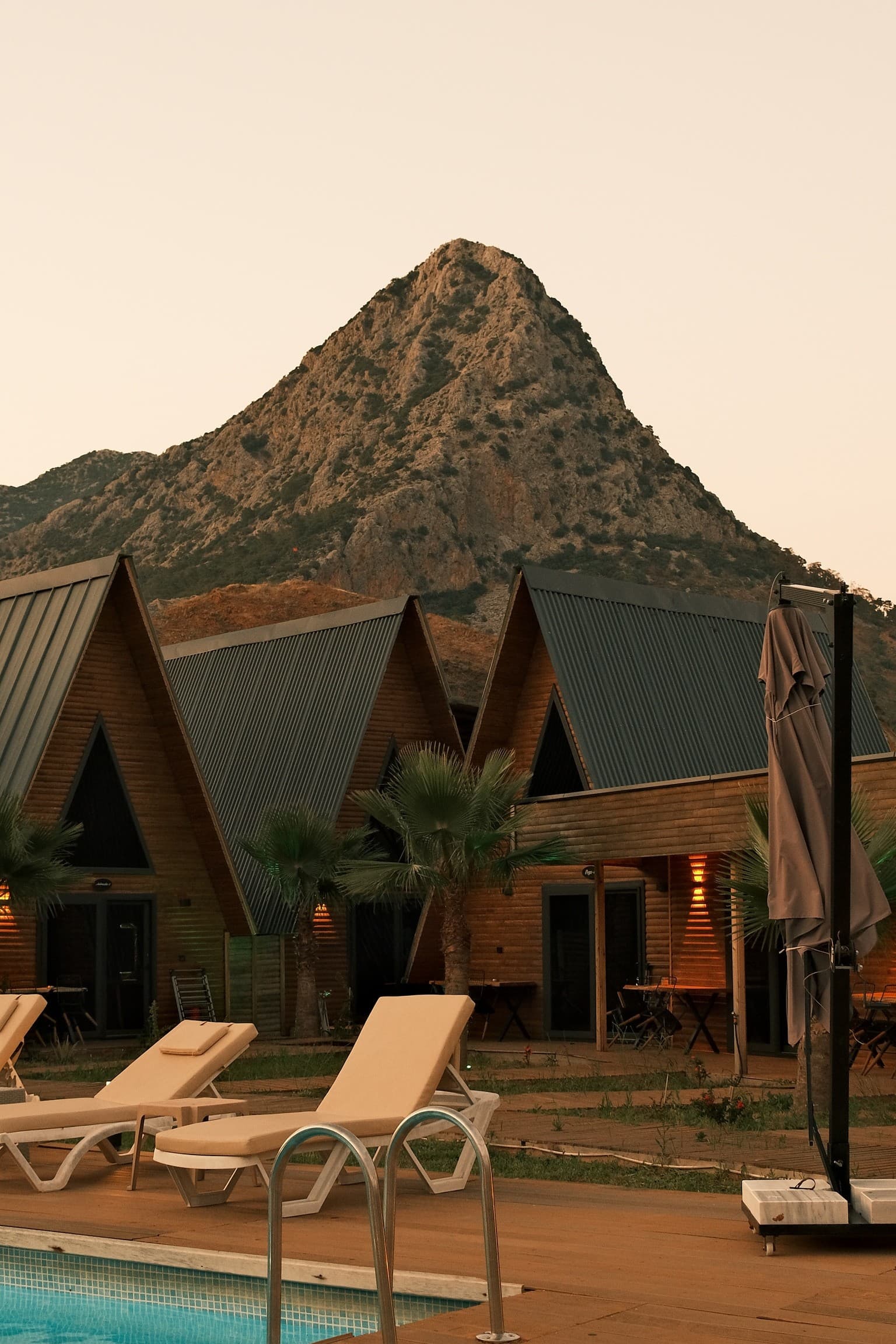 Araz Wooden Concept bungalovlarından Bey Dağları manzarası