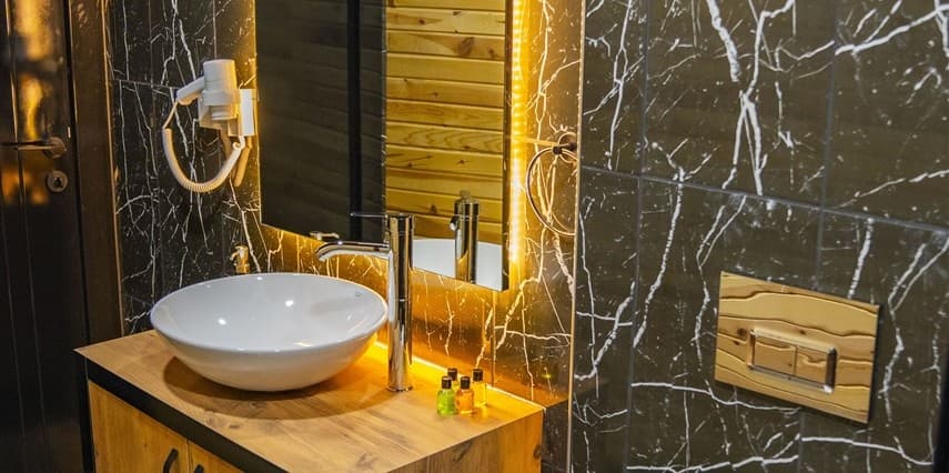 Wooden Couple banyo lavabosu ve aynası